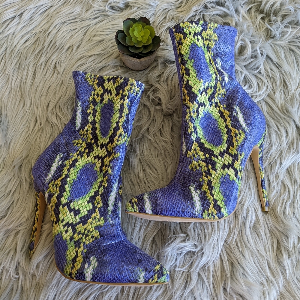 So Me Heeled Boots 💙💚